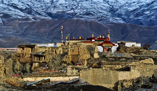 Rovina del palazzo Lhagyili