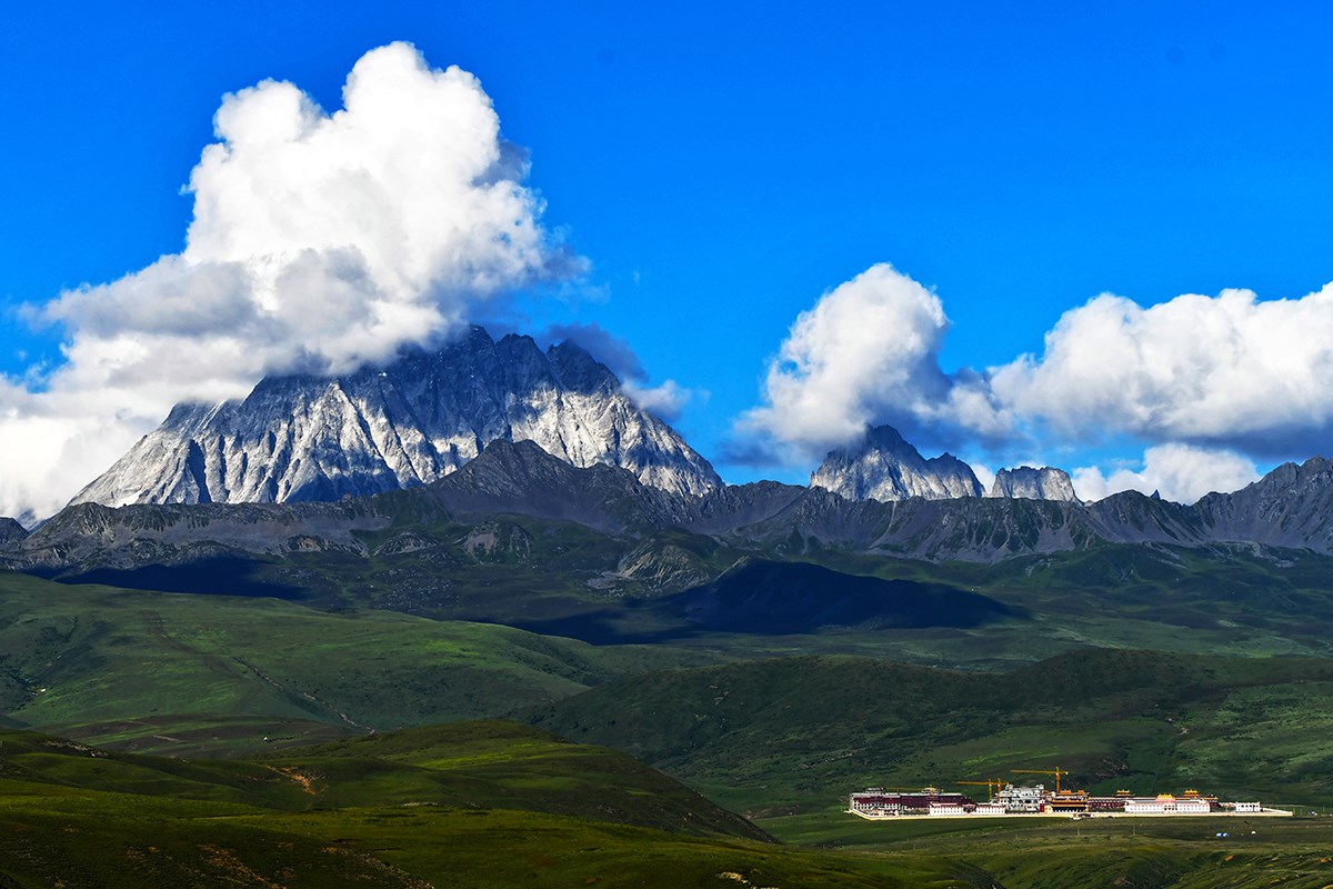 Yala Mountain from Tagong | Foto da Liu Bin