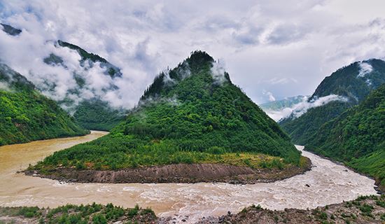 Viaggio via Terra dallo Yunnan attraverso il Tibet al Nepal con l'Everest