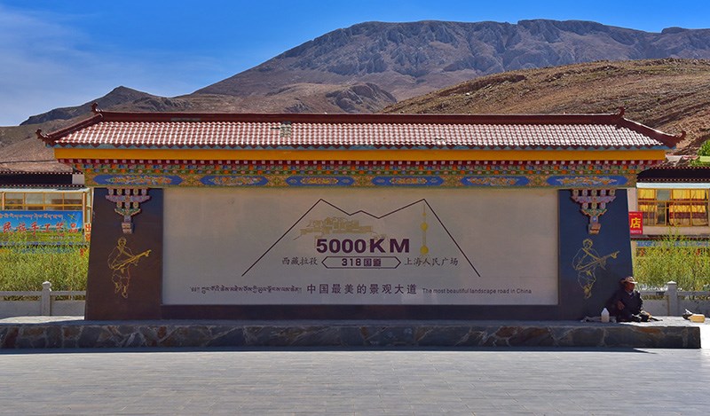 5000km Monument of G318