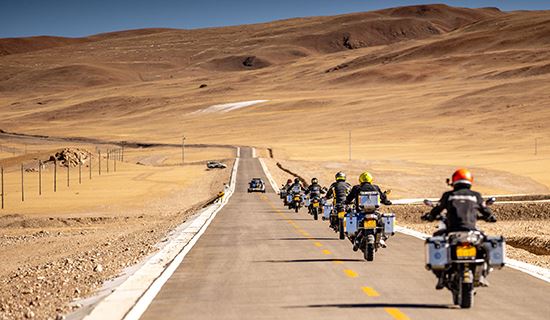 Viaggio di Avventura in Moto a Noleggio in Tibet verso l'Everest e Kailash