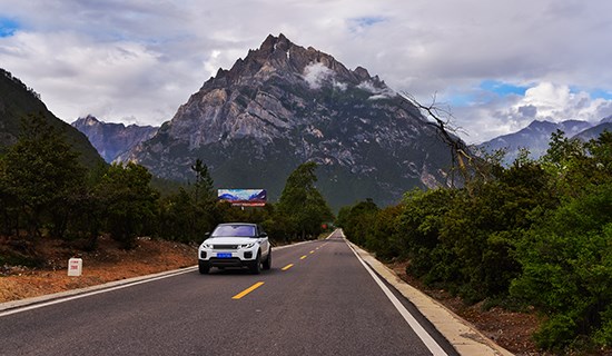 Viaggio in Auto a Noleggio dal Sichuan al Tibet sull'Autostrada G318