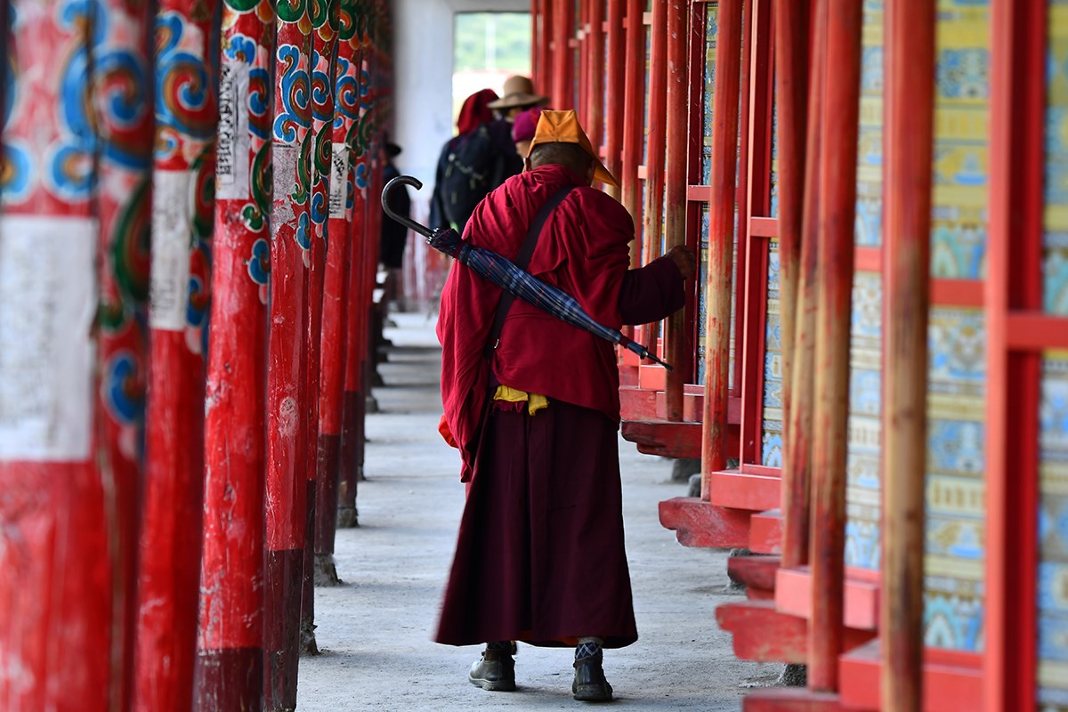 Prayer Wheels of Tagong Monastery | Foto da Liu Bin