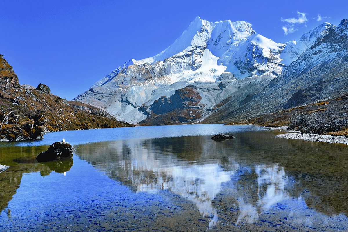 Lake and Mountain in Yading 