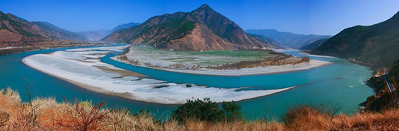 The First Bend of Yangtze River at Shigu Village