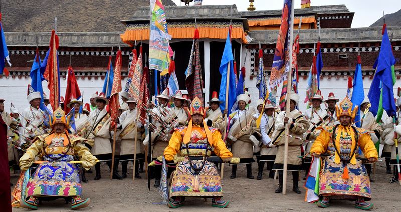 Jewelry show in Xicang Monastery