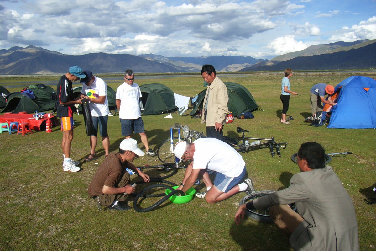 Repairing Bike | Foto da Li Chaojun