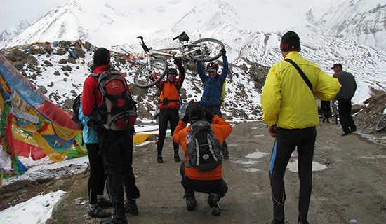 Viaggio in Bicicletta alla Montagna Sacra Amnye Machen