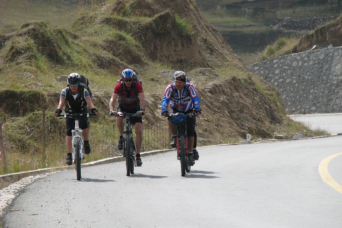 Bike Tour to Amnye Machen | Foto da Ping Pai