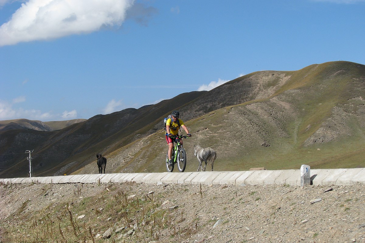 Bike Tour to Amnye Machen | Foto da Ping Pai