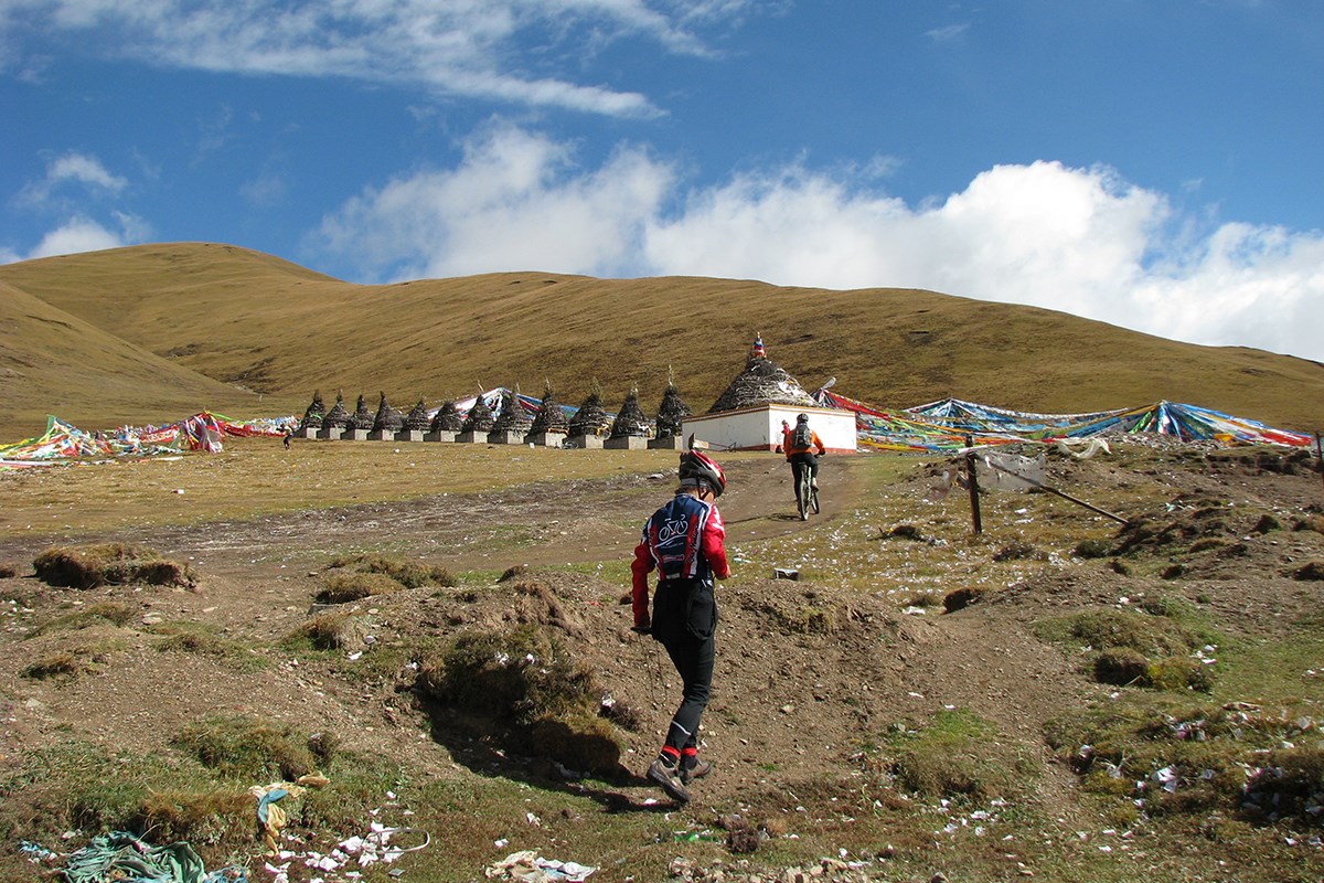 Bike Tour to Amnye Machen | Foto da Ping Pai