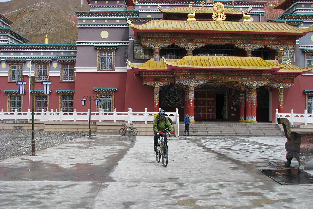 Bike Tour to Amnye Machen | Foto da Ping Pai