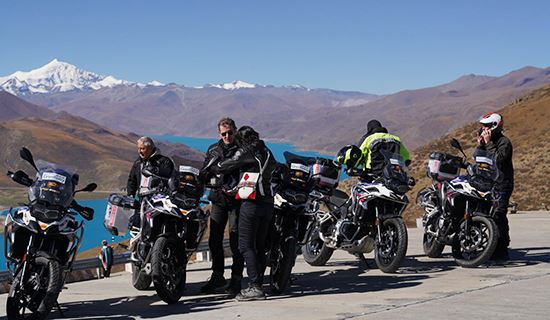 Viaggio in Moto a Noleggio del Tibet all'Everest e al Lago Namtso
