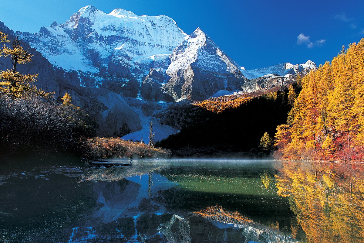 Xiannairi Tara Lake in Yading 