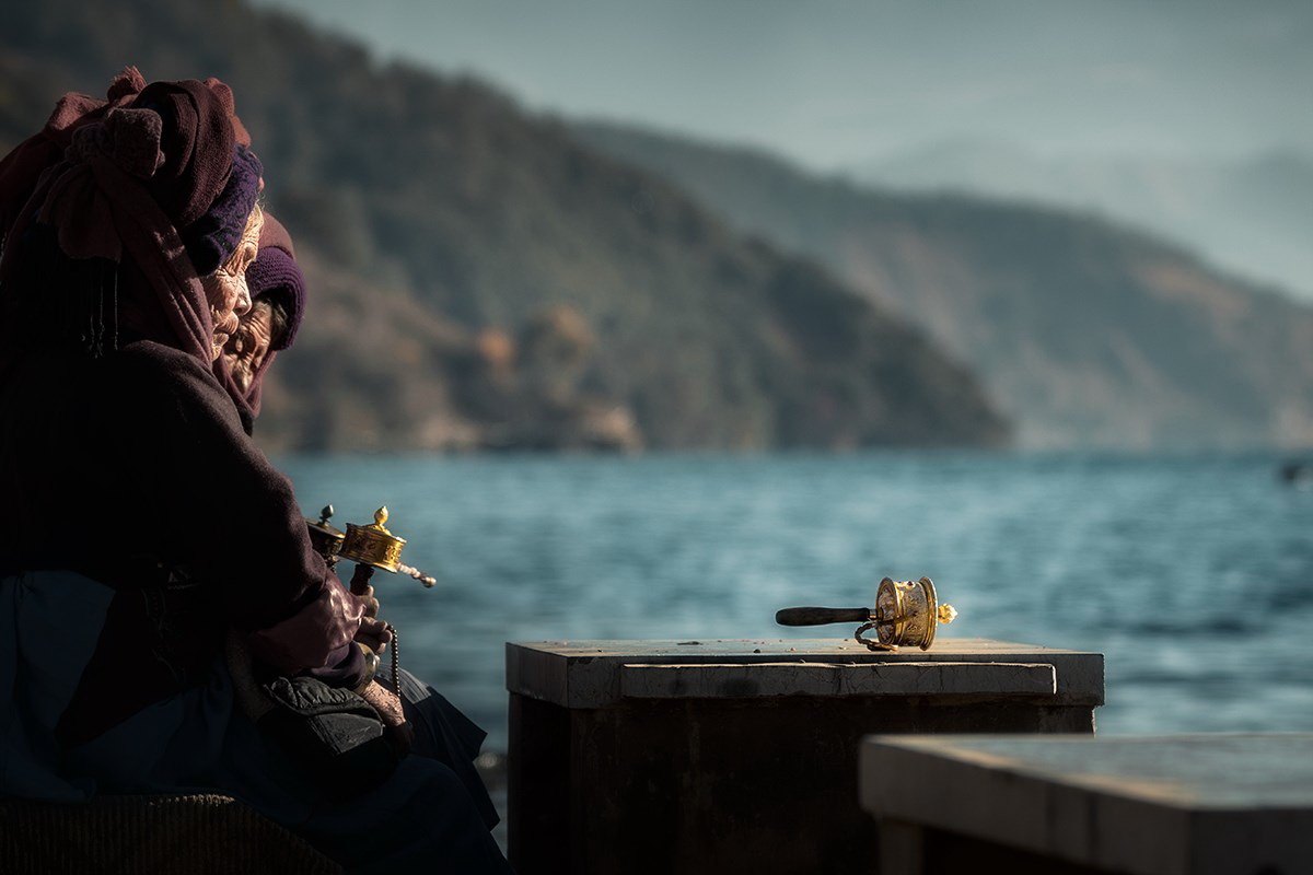 Old Women by Lugu Lake | Foto da Min Zhao